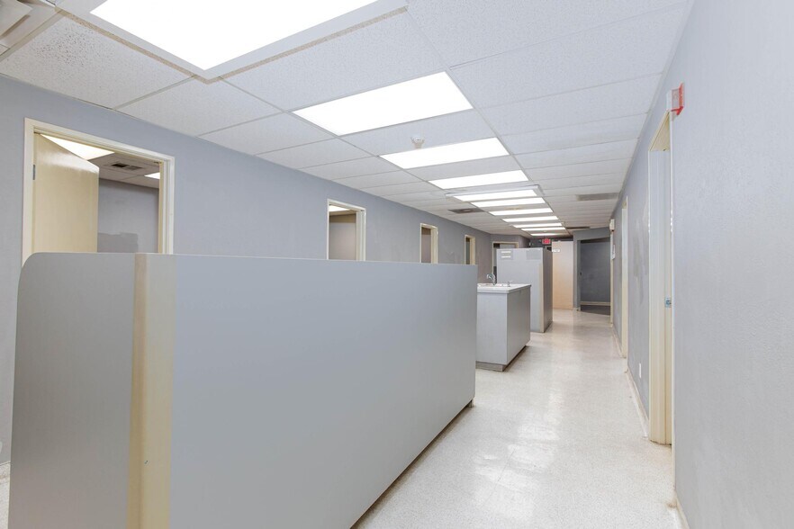 More Photos Of 872 E Sahara Ave, Las Vegas Medical For Lease