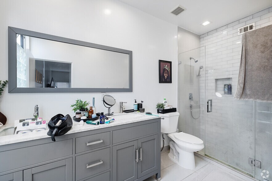 More Photos Of 22 28th Ave, Venice Apartments For Sale