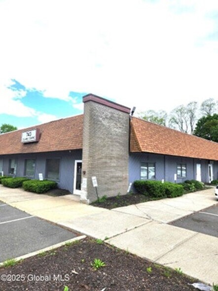 More Photos Of 743 Columbia Tpke, East Greenbush Medical For Lease
