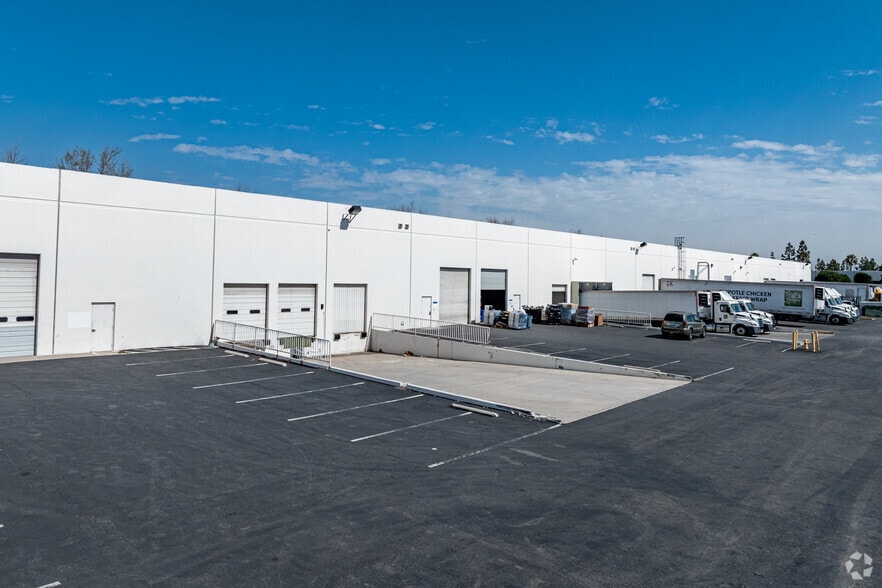 More Photos Of 1505 S Dupont Ave, Ontario Warehouse For Lease
