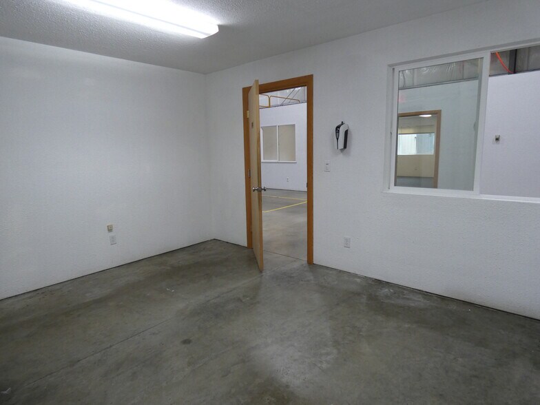 More Photos Of 281 W Business Park Loop, Shelton Warehouse For Lease