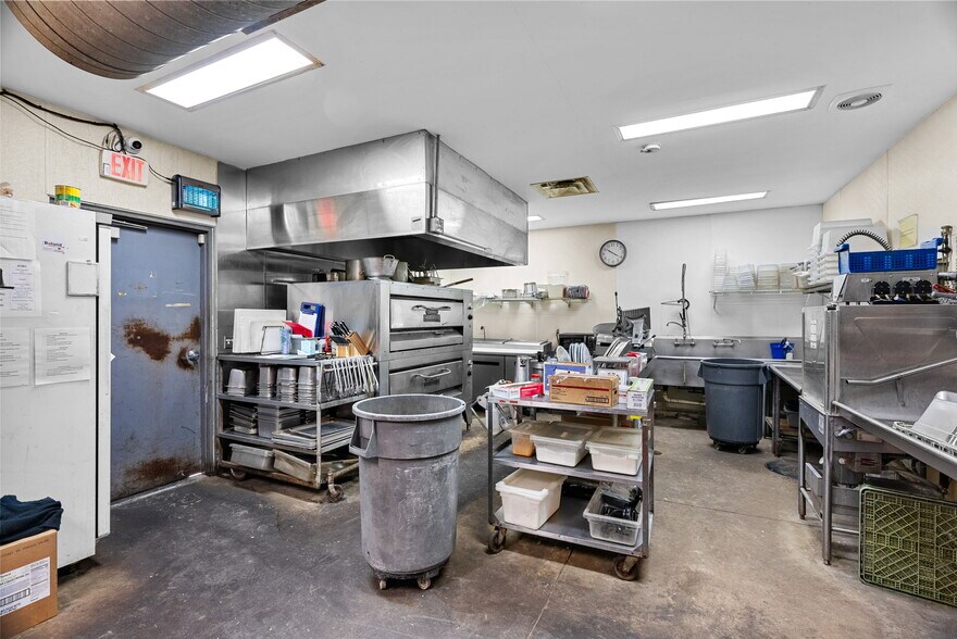 More Photos Of 2999 S Highway 94, Defiance Bar For Sale