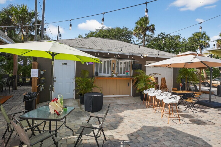 More Photos Of 314 Flagler Ave, New Smyrna Beach Storefront For Sale