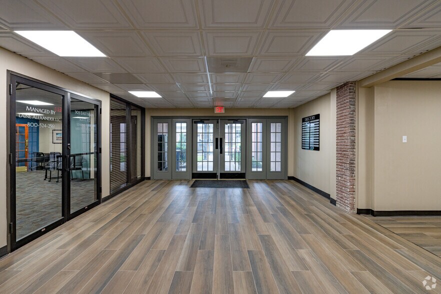 More Photos Of 303 E Main St, League City Office For Lease