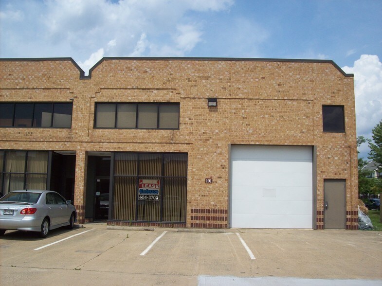 More Photos Of 112 Oakgrove Rd, Dulles Town Center Warehouse For Sale
