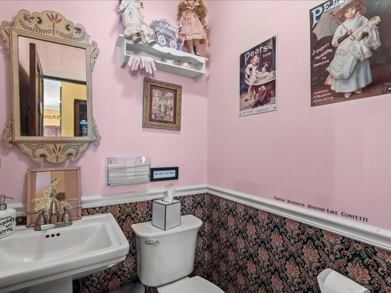 More Photos Of 1919 W Point Pike, Lansdale Freestanding For Sale