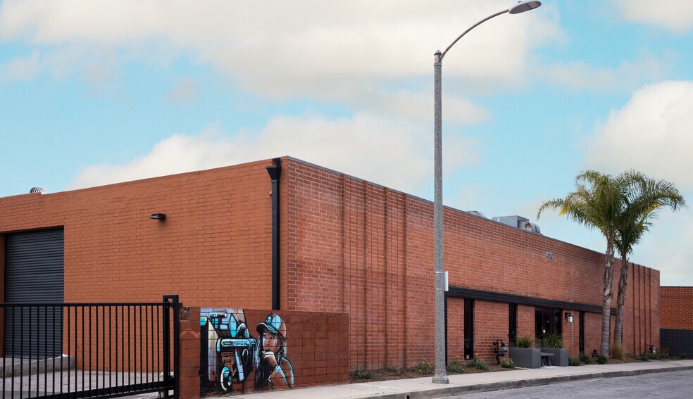 More Photos Of 4406-4408 Vanowen St, Burbank Warehouse For Lease