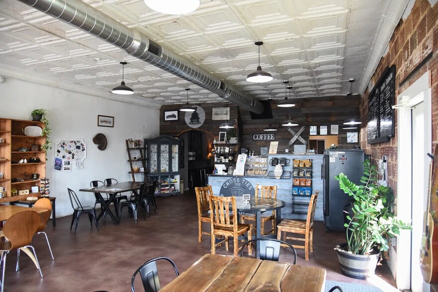 More Photos Of 46 Railroad Ave, Falkville Storefront For Sale