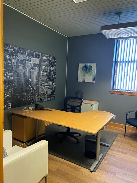 More Photos Of 2303 Charles St, Rockford Loft Creative Space For Sale