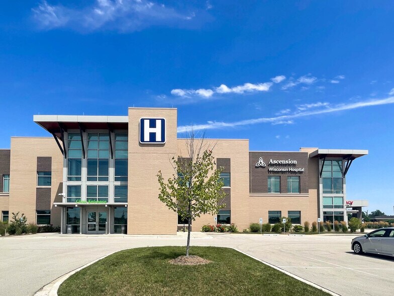 More Photos Of 2325 Fox Run Blvd, Waukesha Hospital For Sale