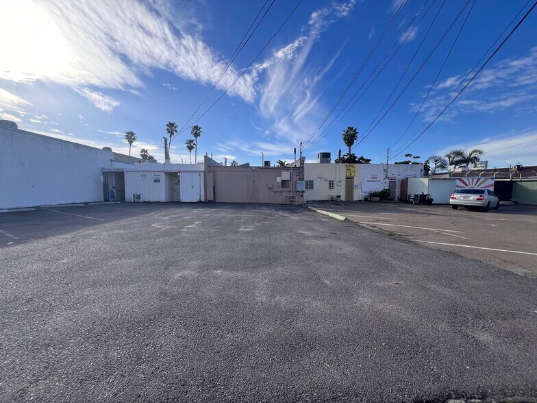 More Photos Of 1360 Garnet Ave, San Diego Office For Lease