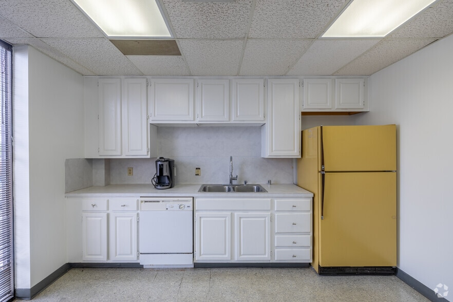 More Photos Of 6720 Sands Point Dr, Houston Office For Lease