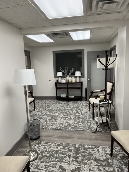 More Photos Of 636 Church St, Evanston Office Residential For Lease