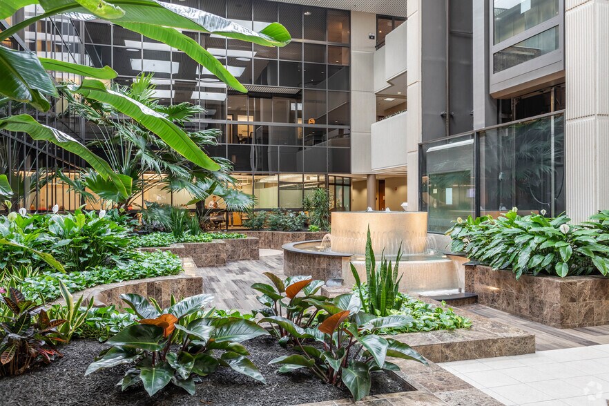 More Photos Of 100 E Campus View Blvd, Columbus Unknown For Lease