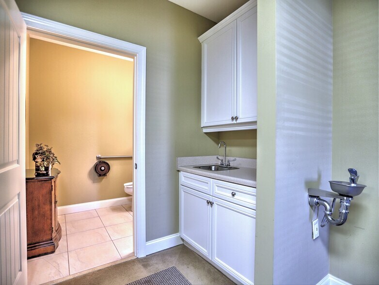 More Photos Of 2487 Cedarcrest Rd, Acworth Office For Lease