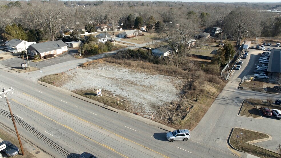 More Photos Of 644 NE Main St, Simpsonville Land For Lease
