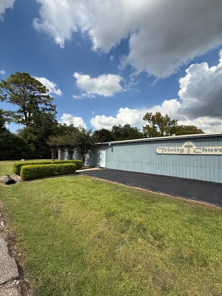 More Photos Of 2320 N Galveston Ave, Pearland Specialty For Sale