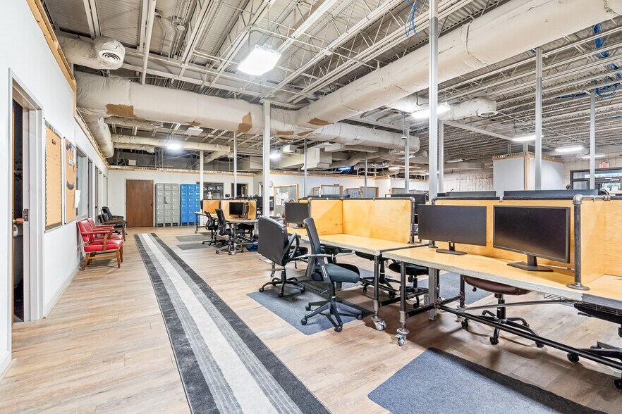 More Photos Of 508 S Lexington Ave, Burlington Office For Sale