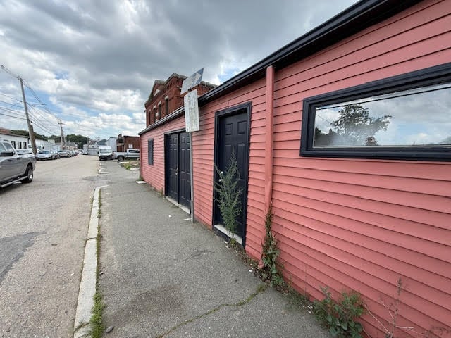 More Photos Of 100 Felton St, Waltham Light Distribution For Sale