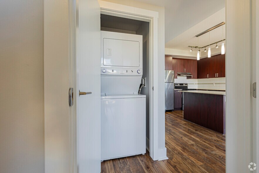 More Photos Of 2105 90 Av SW, Calgary Apartments For Lease