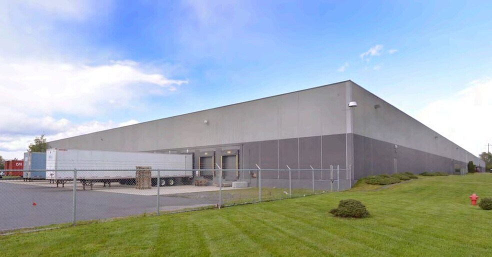 More Photos Of 1 Truman Dr S, Edison Warehouse For Lease