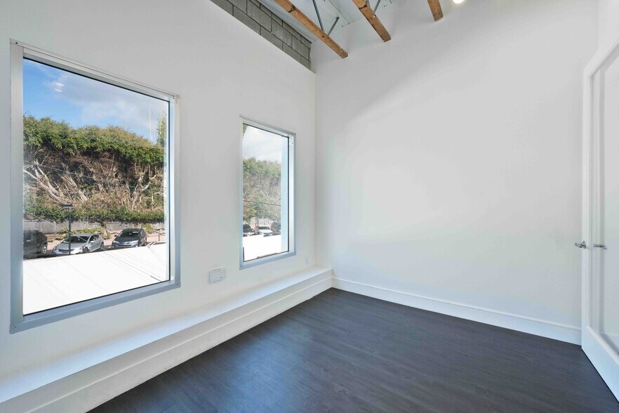 More Photos Of 7561 W Sunset Blvd, Los Angeles Office For Lease