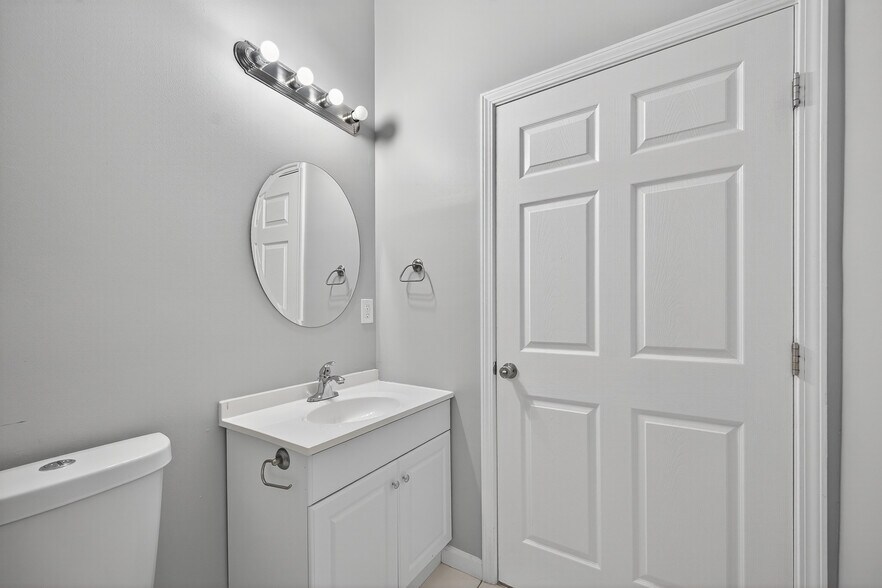 More Photos Of 3055 Madison Rd, Cincinnati Storefront Retail Residential For Lease