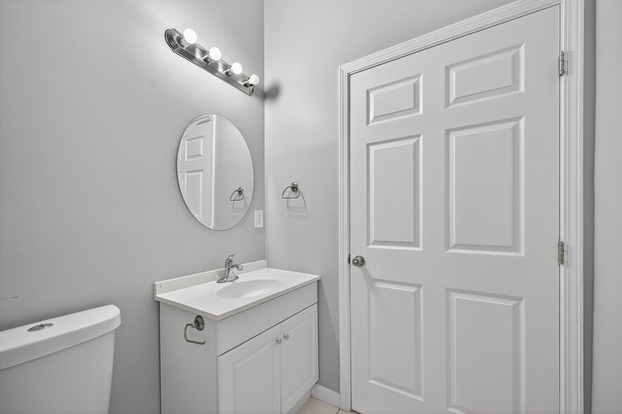 More Photos Of 3055 Madison Rd, Cincinnati Storefront Retail Residential For Lease