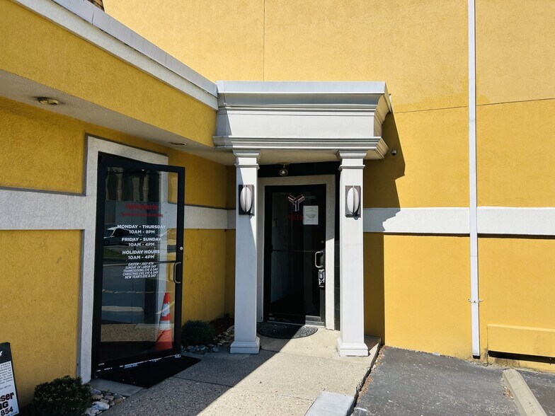 More Photos Of 3006 Glenmore Ave, Cincinnati Medical For Lease