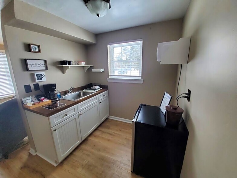 More Photos Of 5653 Lake Rd, Geneva Hotel For Sale