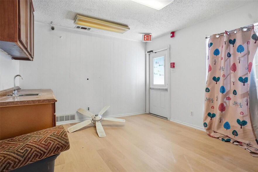 More Photos Of 2105-2107 W Shady Grove Rd, Irving Daycare Center For Sale