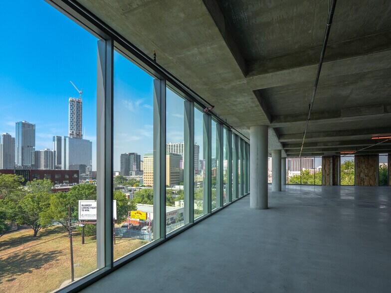 More Photos Of 924 E 7th St, Austin Office For Sale