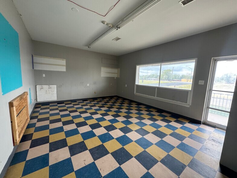 More Photos Of 1301 N Texas Ave, Bryan Office For Sale