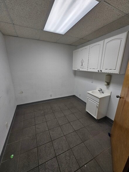 More Photos Of 8620 Jamaica Ave, Jamaica Office Residential For Lease