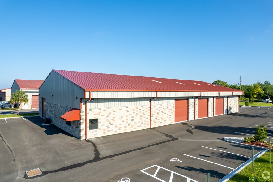 More Photos Of 200 S Hawthorne Ave, Apopka Warehouse For Lease