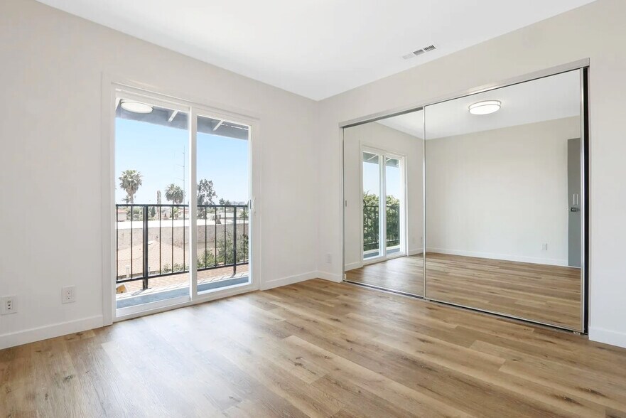 More Photos Of 110 S Eucalyptus Ave, Inglewood Apartments For Sale