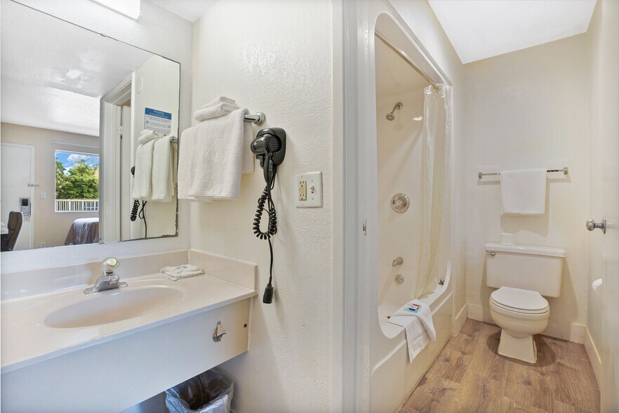 More Photos Of 7455 W Irlo Bronson Memorial Hwy, Kissimmee Hotel For Sale