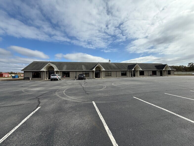 More Photos Of 1615 Landing Dr, Carterville General Retail For Sale