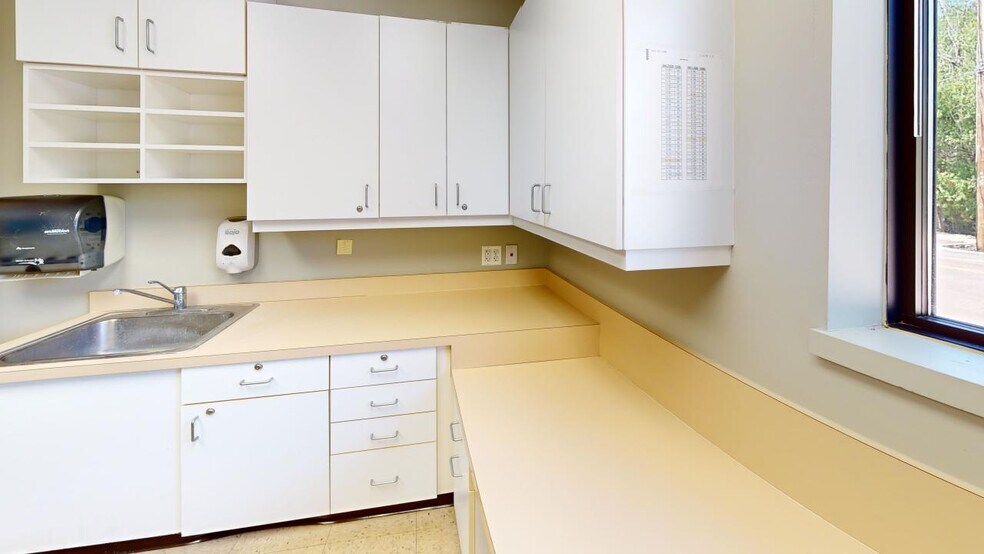 More Photos Of 725 W Fabyan Pky, Batavia Medical For Lease