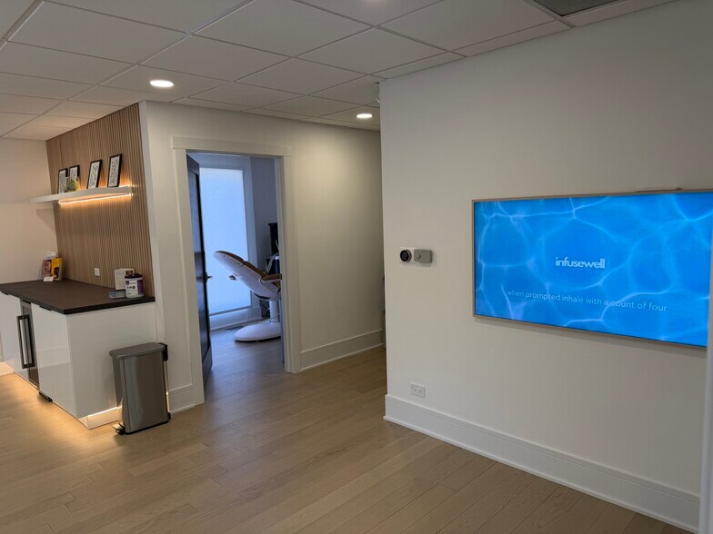 More Photos Of 710 N York Rd, Hinsdale Medical For Lease