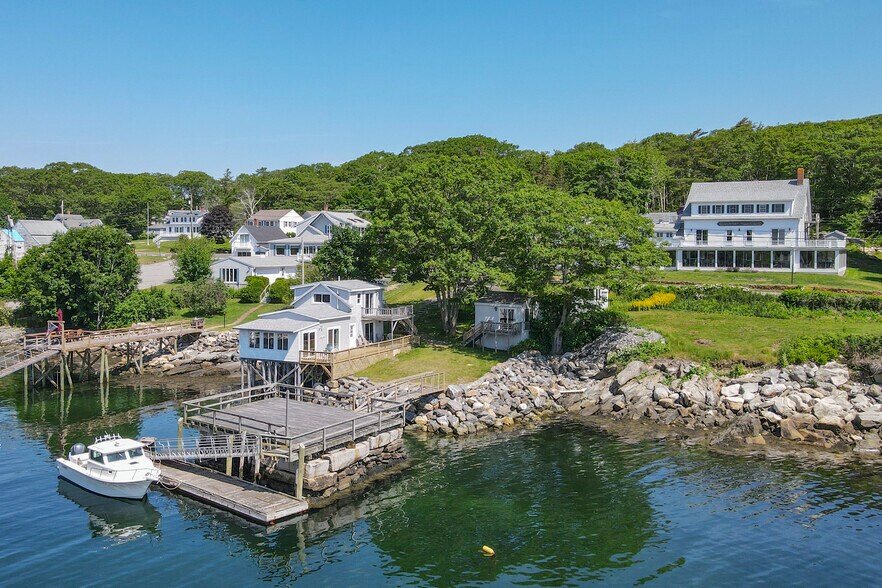 More Photos Of 146 State Route 32, New Harbor Hotel For Sale
