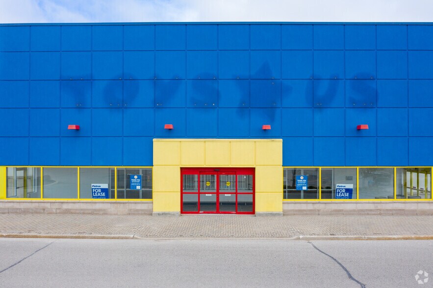 More Photos Of 295 High Tech Rd, Richmond Hill Storefront For Lease