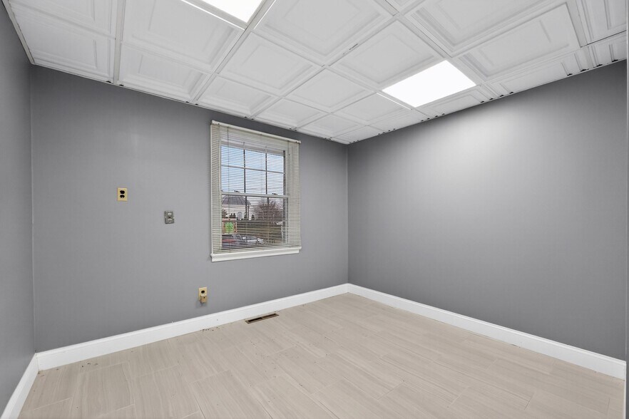 More Photos Of 1701 Wynwood Dr, Cinnaminson Medical For Sale