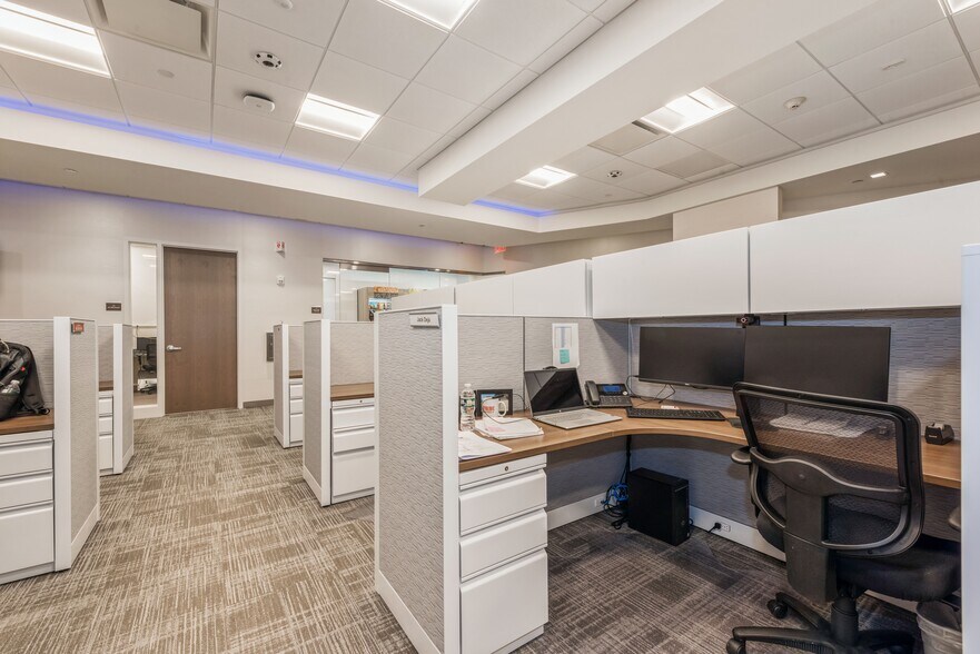 More Photos Of 511 Ocean Ave, Massapequa Office For Lease