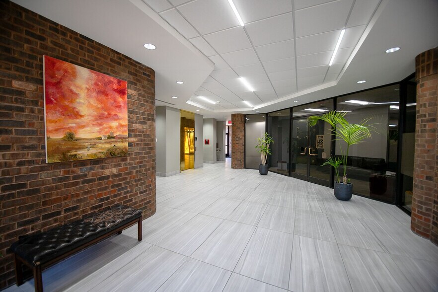 More Photos Of 5121 Maryland Way, Brentwood Office For Lease