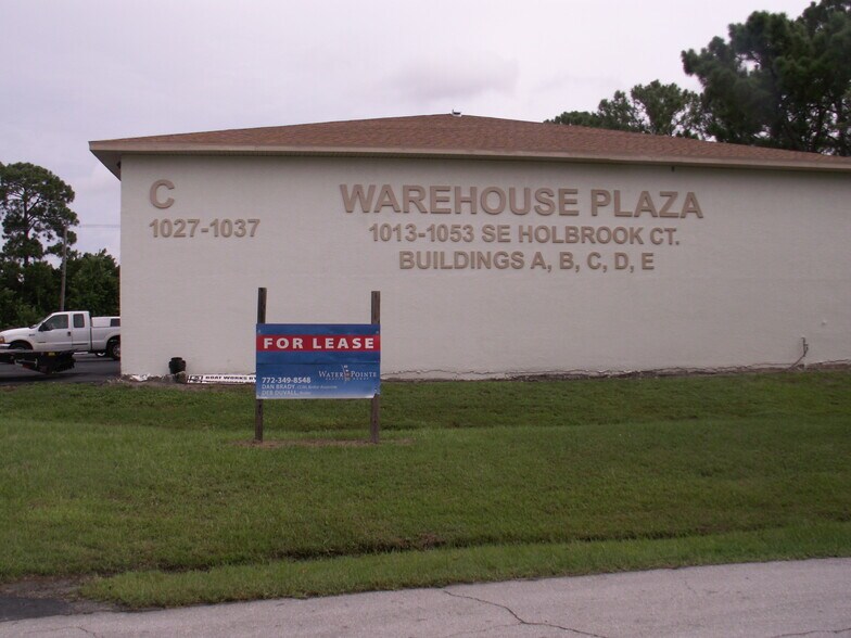 More Photos Of 1053 SE Holbrook Ct, Port Saint Lucie Warehouse For Lease