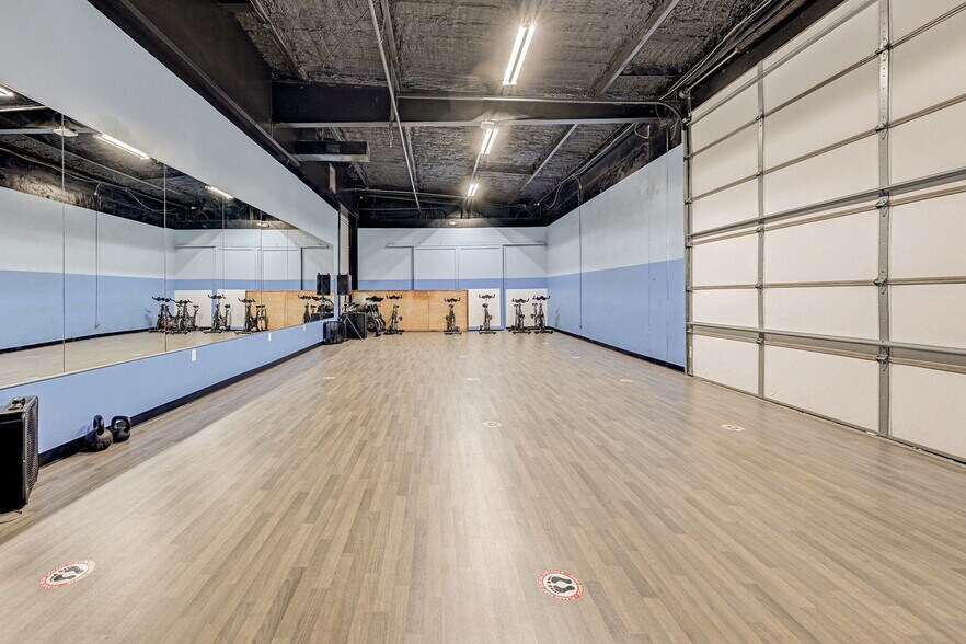 More Photos Of 7510 Lawndale St, Houston Warehouse For Sale