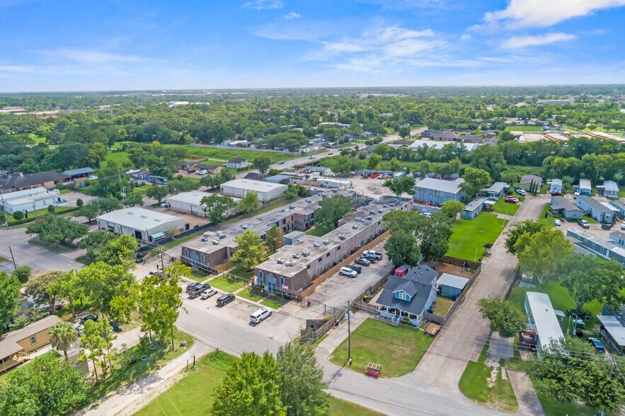 More Photos Of 3420 Federal Rd, Pasadena Apartments For Sale