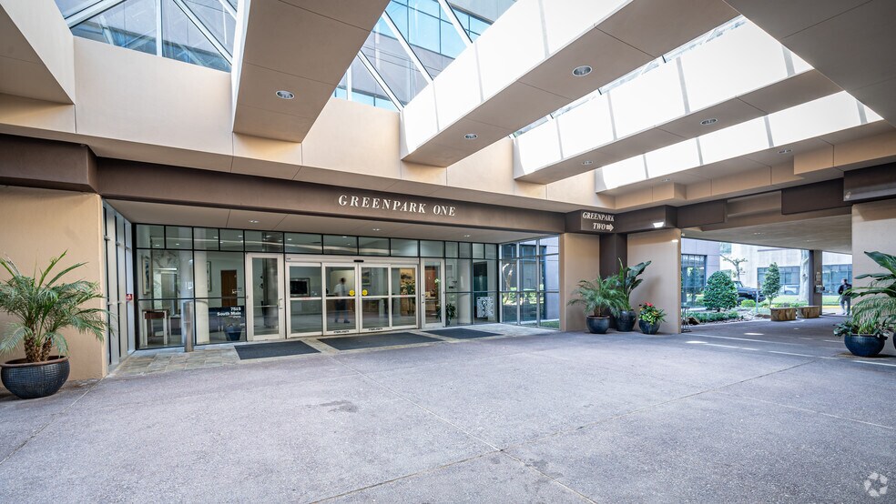 More Photos Of 7515 S Main St, Houston Medical For Lease