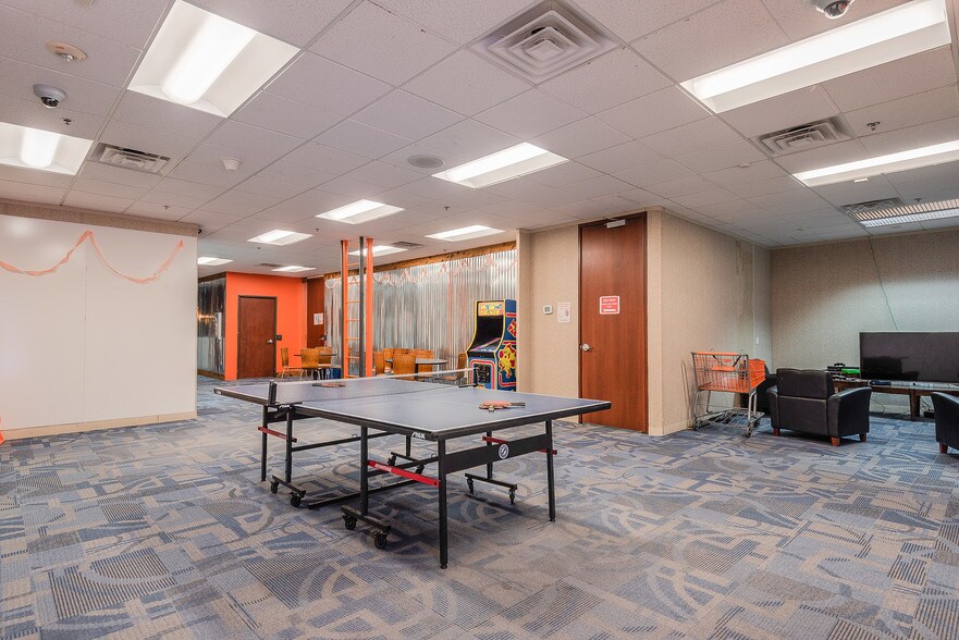 More Photos Of 2951 Kinwest Pky, Irving Office For Lease